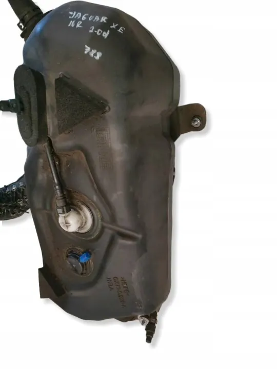 Tanque AdBlue Jaguar XE 2016 OEM GX735J228 image 9