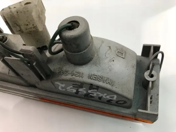 OEM 1124242 Vasen lokasuojan vilkku Mitsubishi Lancer image 4