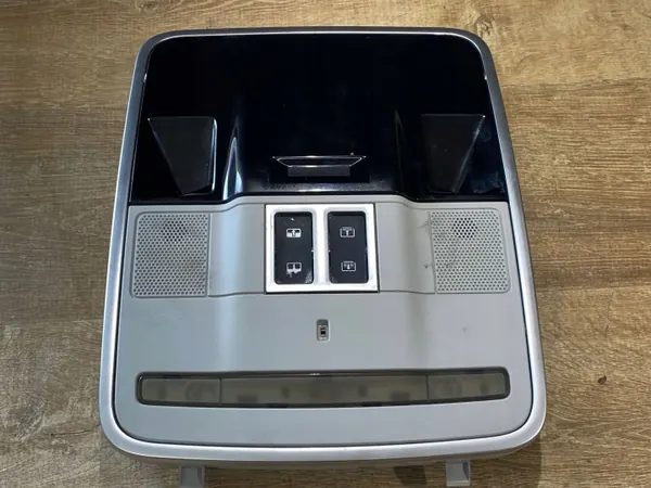 Éclairage intérieur Land Rover OEM AW9315K609AF image 2