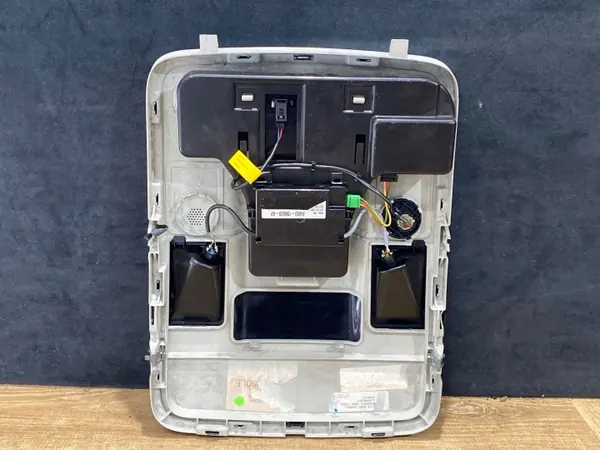 Éclairage intérieur Land Rover OEM AW9315K609AF image 3