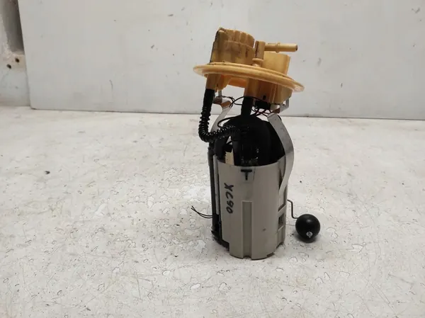 VOLVO XC90 I 2.4 D5 Bomba de combustível 30761739 image 2