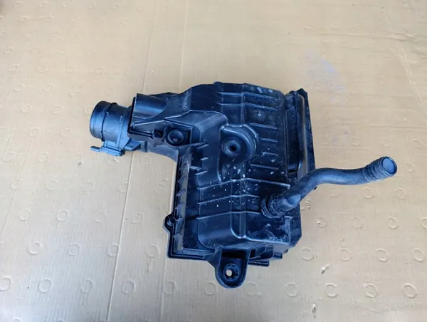 Ilmansuodinkotelo VW Passat B8 OEM 5Q0129620D image 3
