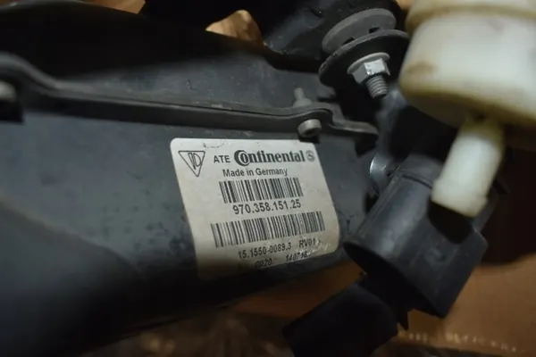 Porsche Compressor OEM 97035215125 - Gebruikt image 3