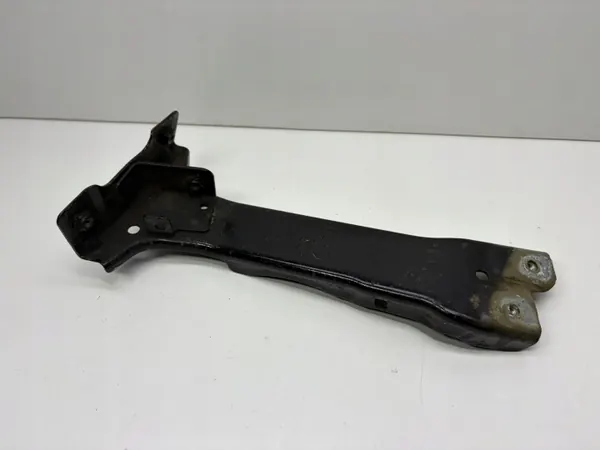 Audi A3 8Y vänster framskärmsfäste OEM 8Y0821131 image 2