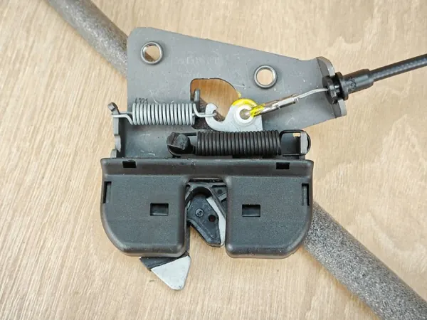 OEM 7402586 takaistuimen linkkilukko BMW 4 G23 image 3