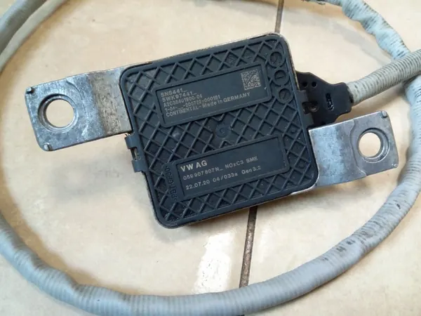 Volkswagen OE 059907807N sensor NOx image 2