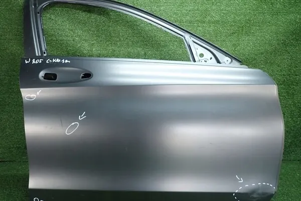 Mercedes W205 Främre högerdörr OEM A2057220210 image 3