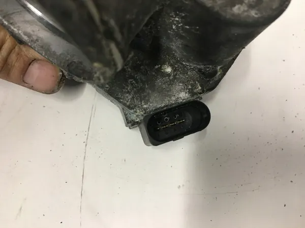 Corpo de borboleta Audi A4 B6 B7 A6 C5 2.5 TDI Volkswagen 059128063E image 4