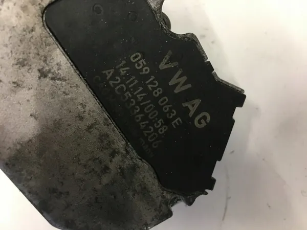 Corpo de borboleta Audi A4 B6 B7 A6 C5 2.5 TDI Volkswagen 059128063E image 6