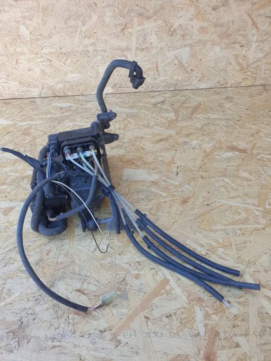 Mercedes W205 Jousituskompressori OEM A2053200104 image 3