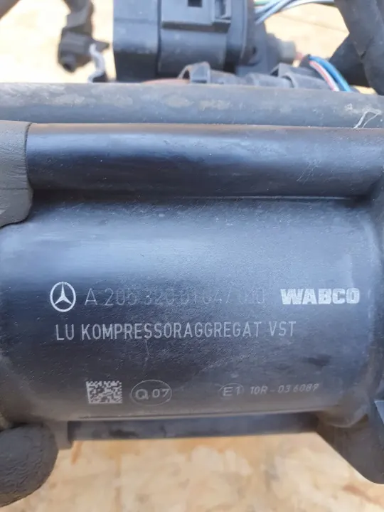 Mercedes W205 Jousituskompressori OEM A2053200104 image 8