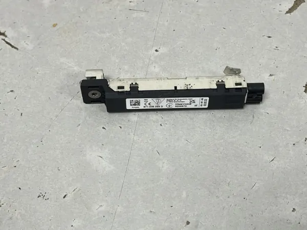 Amplificateur d'antenne OEM 971035225D pour Audi E-Tron GT image 2