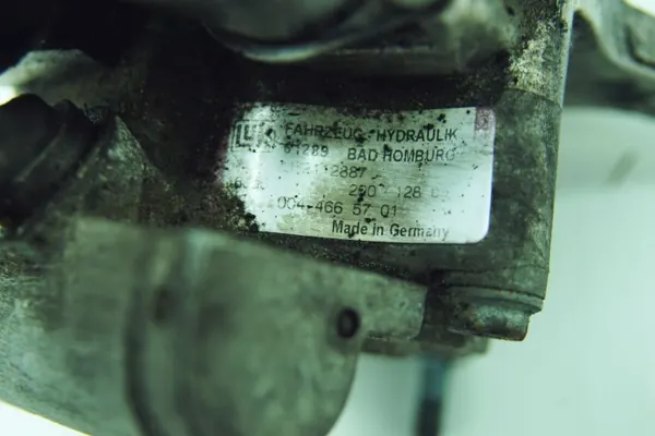 Pompe de direction Mercedes OEM 0044665701 Occasion image 7