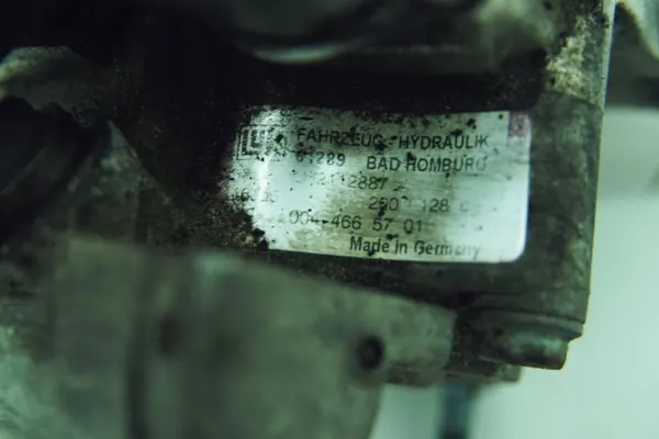 Pompe de direction Mercedes OEM 0044665701 Occasion image 8