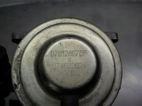 VW Touareg EGR-venttiili 2.5 TDI OEM 070128070F image 2