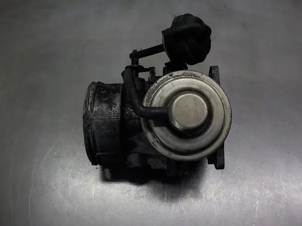 VW Touareg EGR-venttiili 2.5 TDI OEM 070128070F image 5