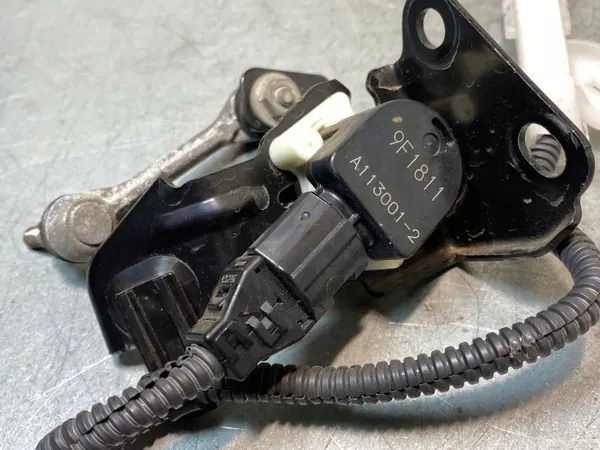 Etutasonanturi OEM 8303A048 Outlander III PHEV:lle image 4
