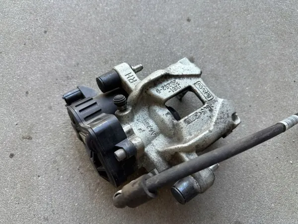 Ford Kuga III 2021 Bak höger bromsok OEM LX612D250BED image 2