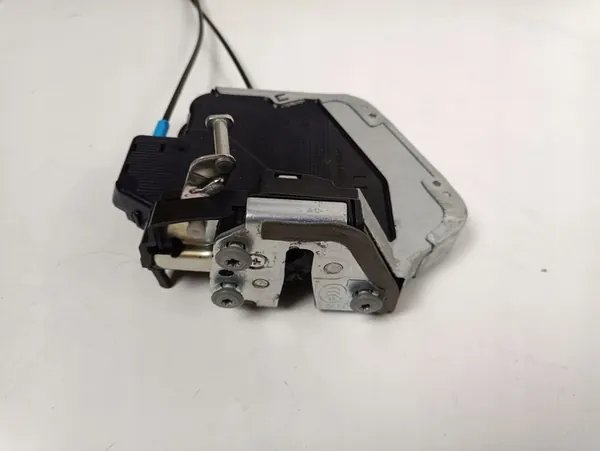 Vänster bakdörrslås Lexus NX LIFT 17-21 7K1103 N4 8-PIN image 4