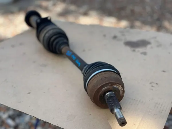 VW T5 2.0TDI Höger Framdrevaxel OEM 7E0407272AC image 3