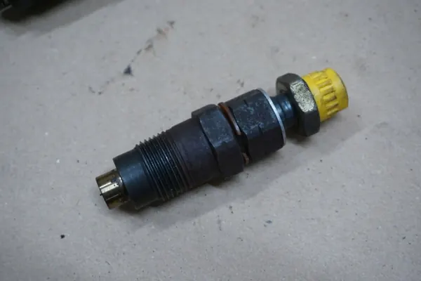 MAZDA B2500 WTRYSK injector voor 2.5 TD 2001 image 2