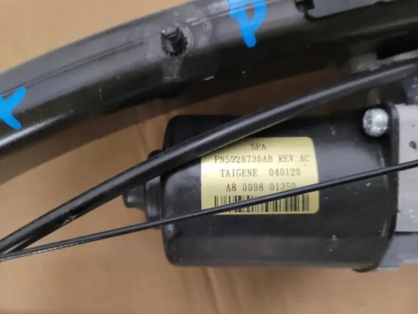 Mécanisme d'entraînement porte arrière gauche OEM 68369596AD image 4