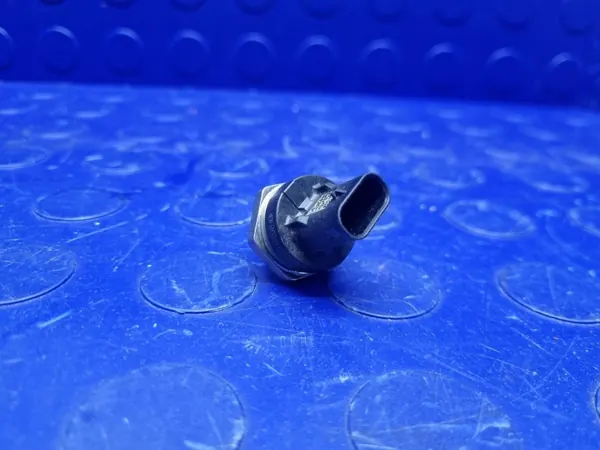 Polttoainepaineanturi OEM 06L906054D Audi A3 8Y image 4