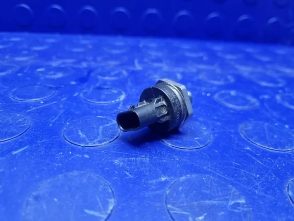Polttoainepaineanturi OEM 06L906054D Audi A3 8Y image 5