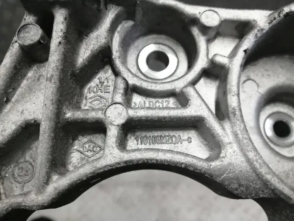 Renault OE 119105MZ0A Support de Compresseur de Climatisation image 3