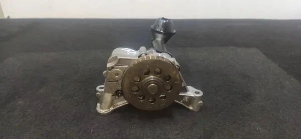 VW Öljypumppu OEM 03L115105C 1.6L diesel image 2