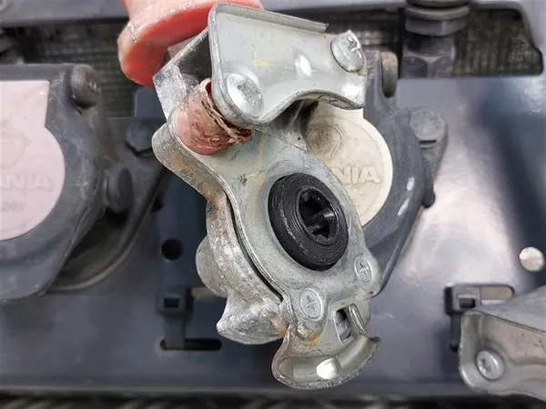 Plaque de tuyaux de remorque Scania R 440 2011 OEM 1388182 image 2