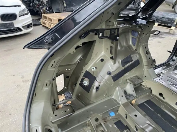 Audi Q8 e-tron 2021 taka-vasen kulmapaneeli OEM 248902 image 3