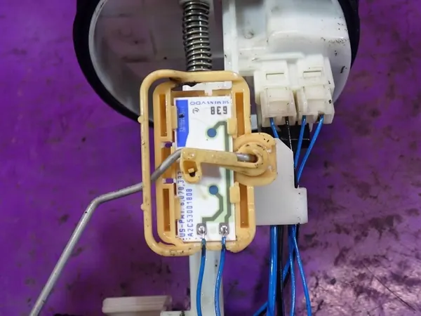 Sensor de nivel de combustible Mercedes E-Class W211 06-09 A2114701641 image 2