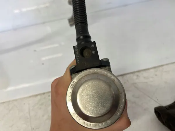 AUDI A6 C7 EGR-VENTTIILI VASEN + OIKEA 06E131101D 06E131102D image 6