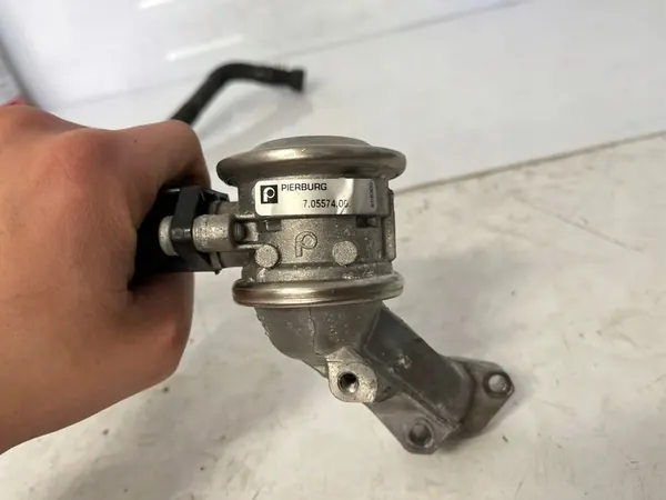 AUDI A6 C7 EGR-VENTTIILI VASEN + OIKEA 06E131101D 06E131102D image 7