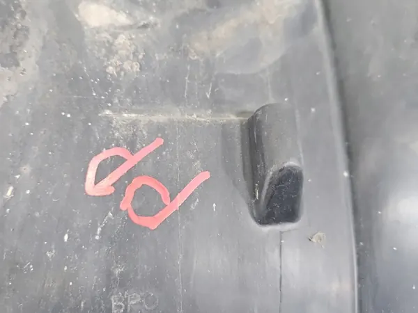 Right Front Wheel Arch Renault Clio III OEM 8200289937 image 6