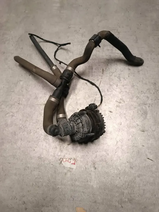 Pompe à eau BMW OEM 9455020 - État utilisé image 2