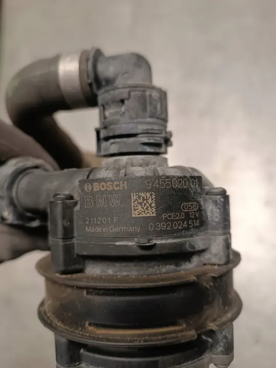Pompe à eau BMW OEM 9455020 - État utilisé image 3