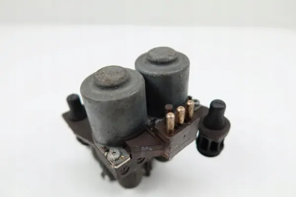 Mercedes W208 Wasserventil OEM 0018303284 image 2