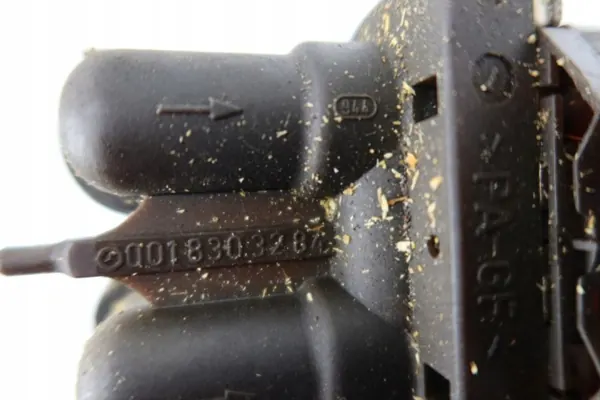 Mercedes W208 Wasserventil OEM 0018303284 image 3