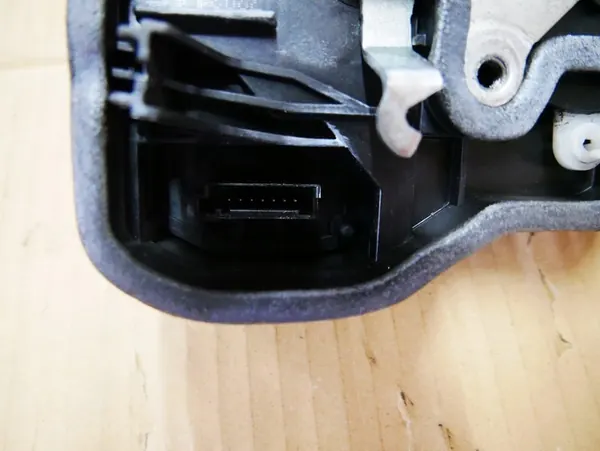 BMW X3 E83 Dörrlås Höger Fram 5-polig image 4