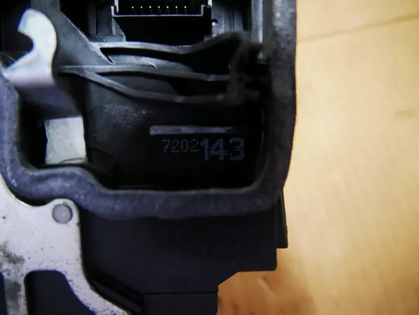 BMW X3 E83 Dörrlås Höger Fram 5-polig image 5