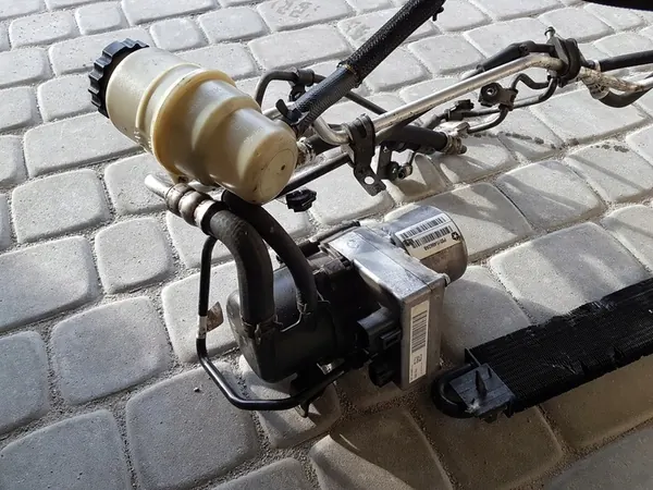 JEEP GRAND CHEROKEE WK2 Servostyrningspump P05154662AB image 4