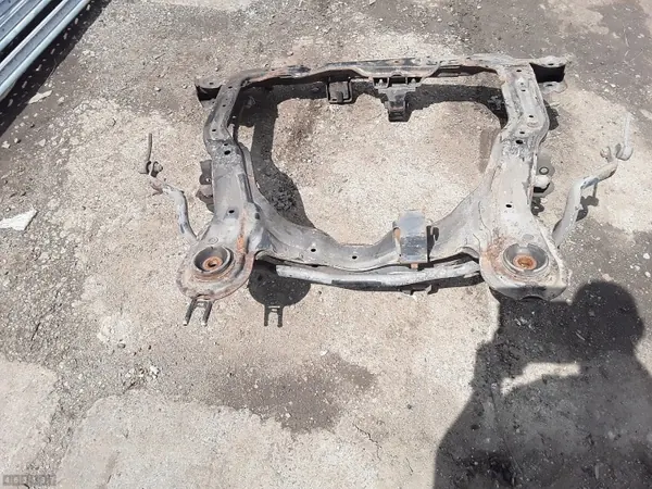 Subchasis Hyundai Tucson OEM AM-463137 Usado image 5