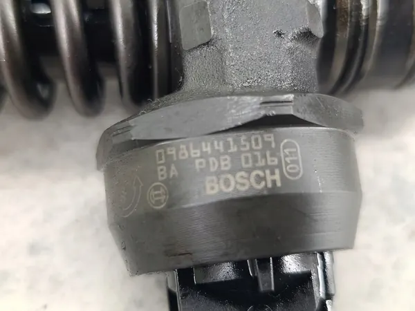 Iniettore carburante Skoda Octavia II FL 1.9 TDI OEM 038130079GX image 5