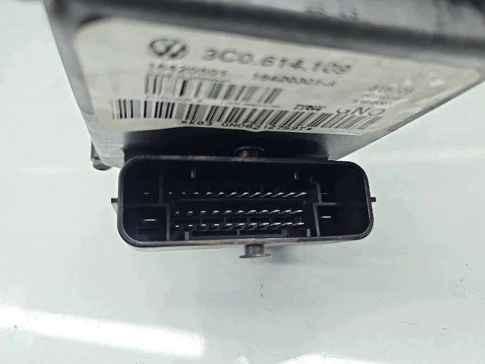 PASSAT B6 Commande Pompe ABS 3C0614109 1642030A image 7