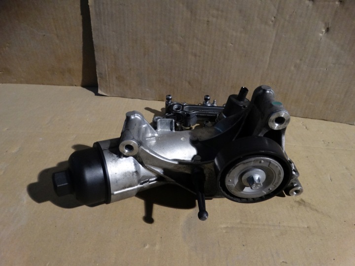 Perfekt oljefilterhus Mercedes A654 1