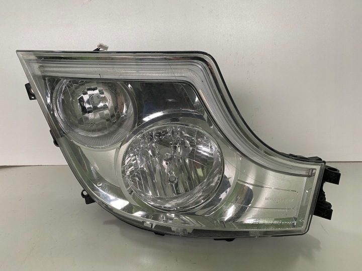 Lampun oikea etu MERCEDES ACTROS MP4 LIFT LED A961 a960 a961