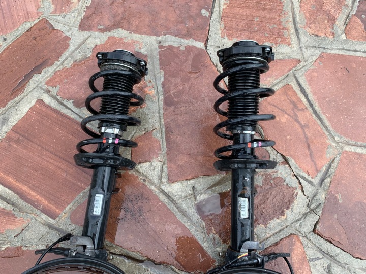 VW Touran Leon Shock Absorber Right 1T0413031FN