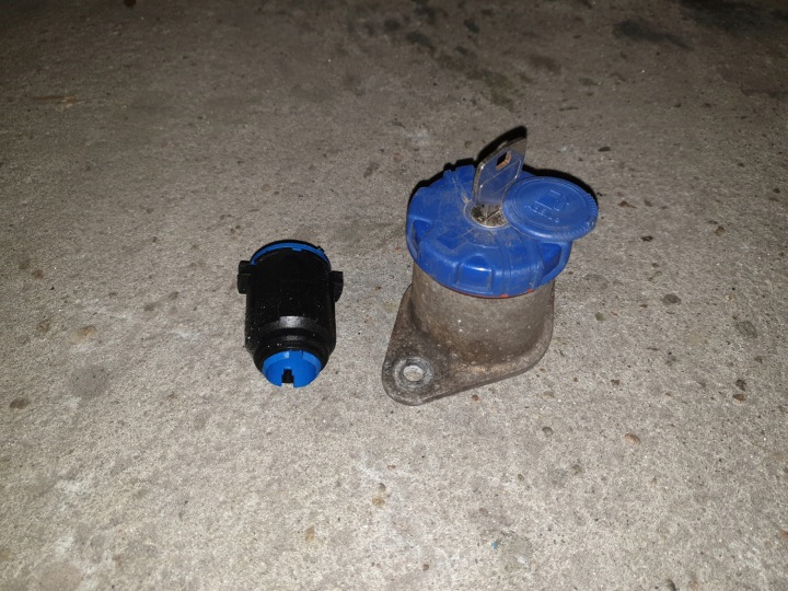 ACTROS MP3 MP2 AXOR ATEGO WLEW KOREK MAGNES ZBIORNIKA ADBLUE 6284710307